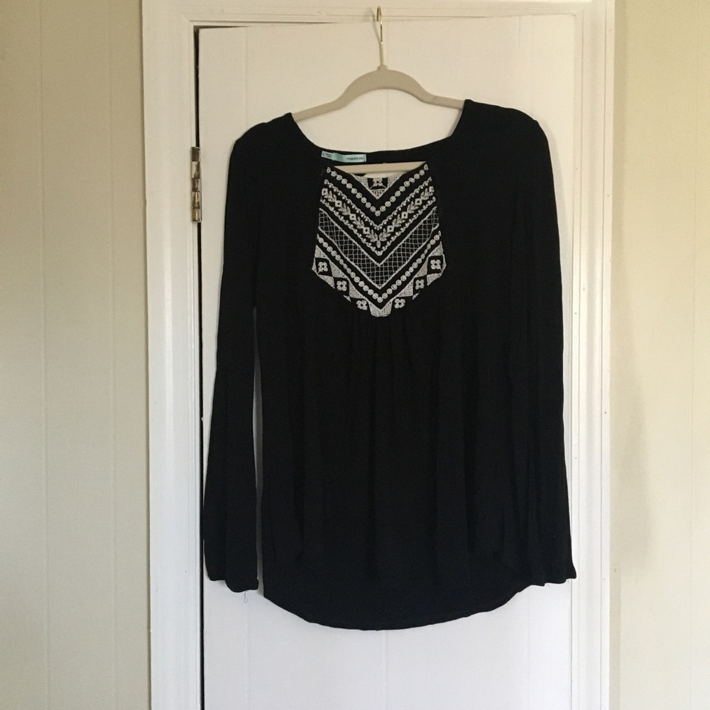 Black embroidered maurices soft top(blouse)